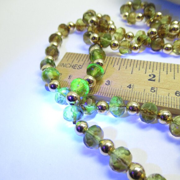 Gold and Uranium glass bead necklace - Picture 10 of 12